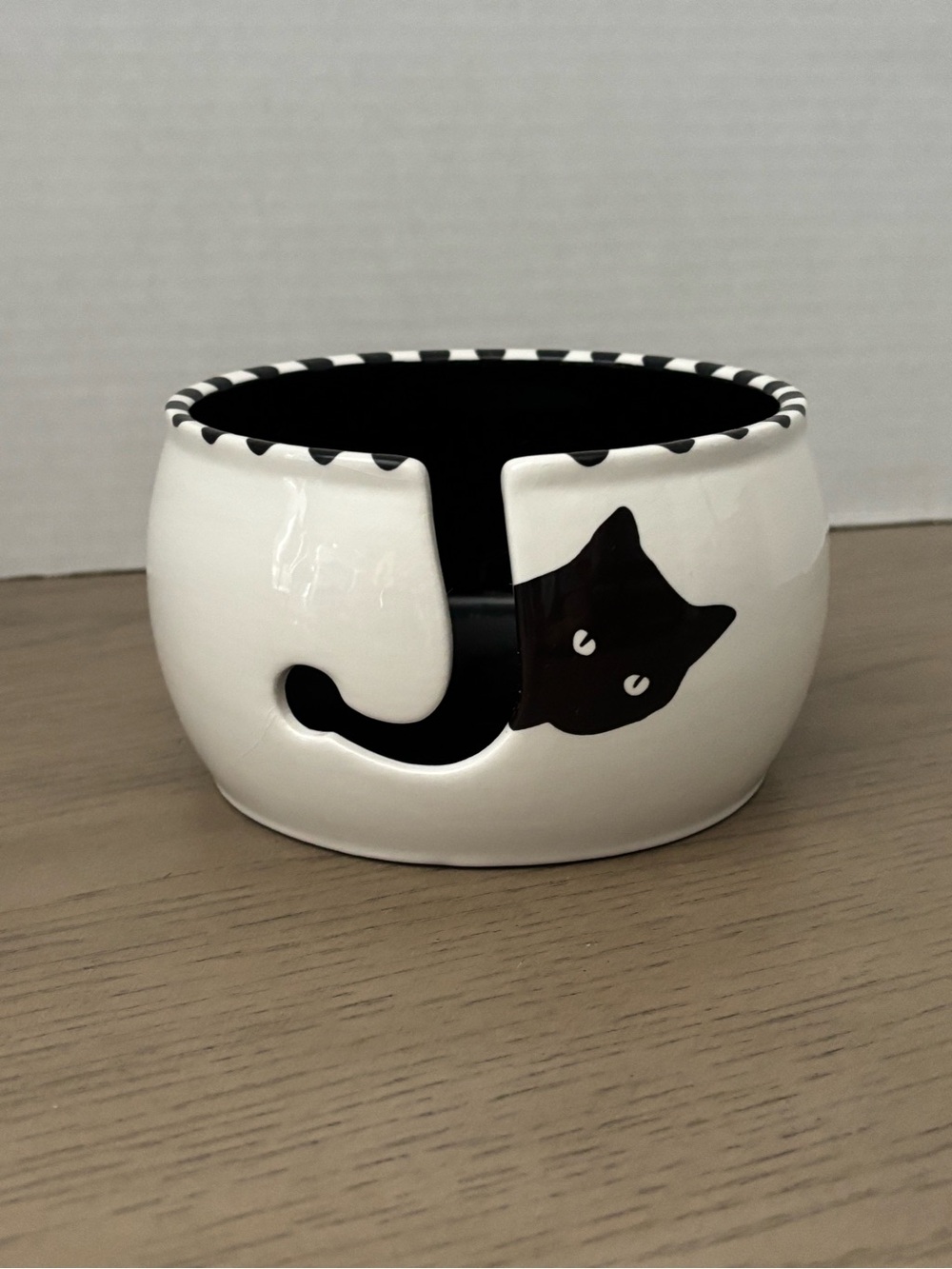 Lenny Mud Cat Yarn Bowl Ceramic Knitting Crochet Holder USA Black White
